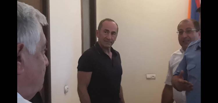 Անհայտ քաղաքացին Քոչարյանին մեղադրեց բռնաբարության մեջ․տեսանյութ