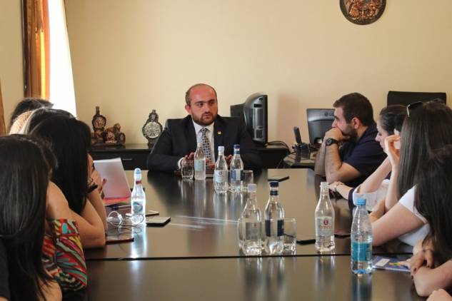 Այ, հոգեկան հիվանդ, դո՛ւրս արի