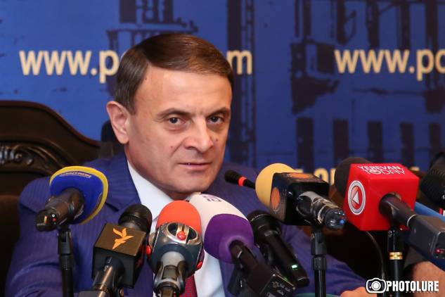 Քաղաքական պահմտոցի. Պառա յա՜, բացեցի՜, ում որ տեսա…