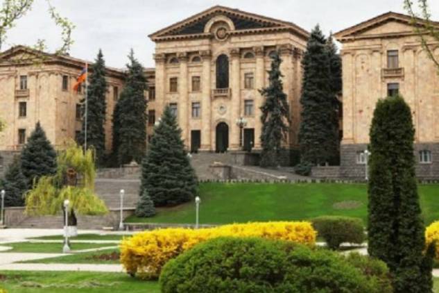 Թեժ մթնոլորտ ԱԺ-ում․աշխատակիցներից մեկը ինֆա՞րկտ է ստացել