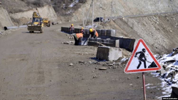 «Հրապարակ». Ճանապարհաշինությունը կանգ է առել. փողերը ժամանակին չեն տալիս