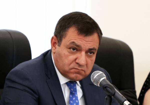 ԲԴԽ նախագահը հրաժարվել է թիկնապահներից և ուղեկցող մեքենայից