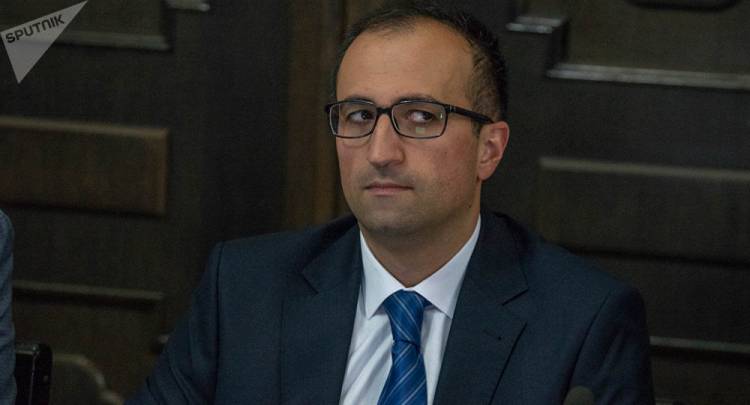  «Ո՞ւմ մարդն է Արսեն Թորոսյանը»