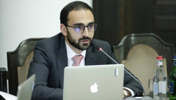 Մրցանակ՝ լռող պաշտոնյաներին