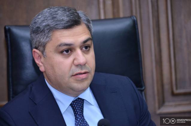 «Հրապարակ». Աշխատանքից ազատվելու դիմում գրել է ոչ միայն Վանեցյանը