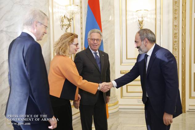«Հրապարակ». Այս օրերին առեւտուր է գնում Վենետիկի հանձնաժողովի հետ