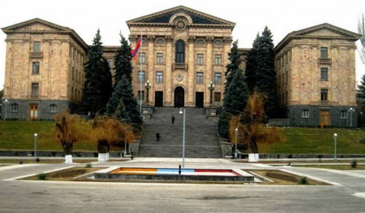 «Հրապարակ». Անհասկանալի կազմով պատվիրակություն Բելգրադում