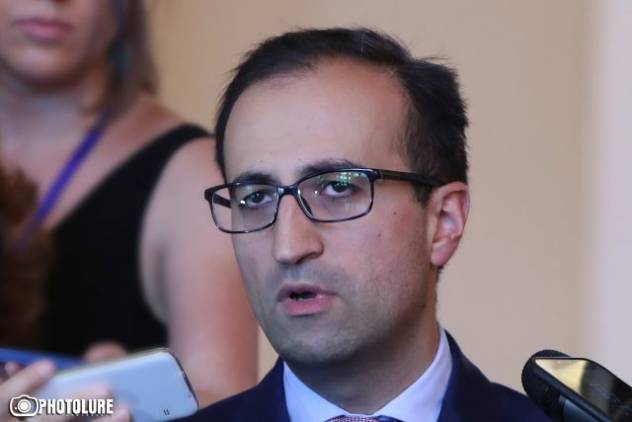 Արսեն Թորոսյանի կինն աննախադեպ գրություն է հղել նախարար-ամուսնուն
