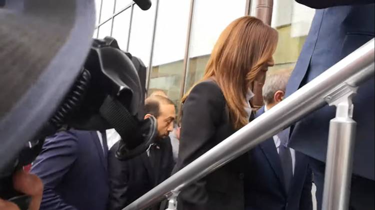 Արարատ Միրզոյանին քիչ էր մնում ներքև գցեին