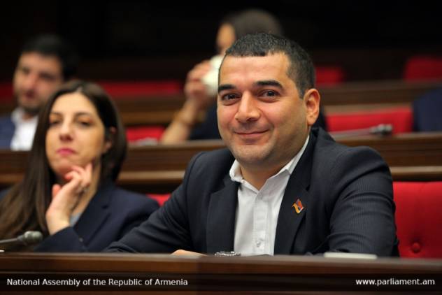 «Հրապարակ». Հրաչյա Հակոբյանը՝ Սամվել Ալեքսանյանից «մոյկա» նվեր ստանալու մասին 