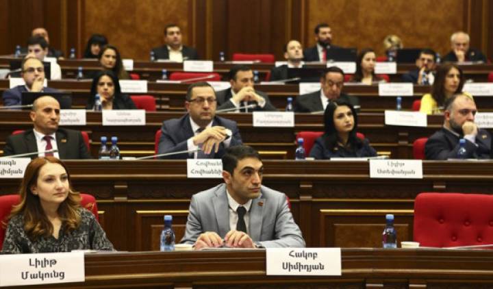 «Ռազբորկա» իմքայլական պատգամավորների միջեւ