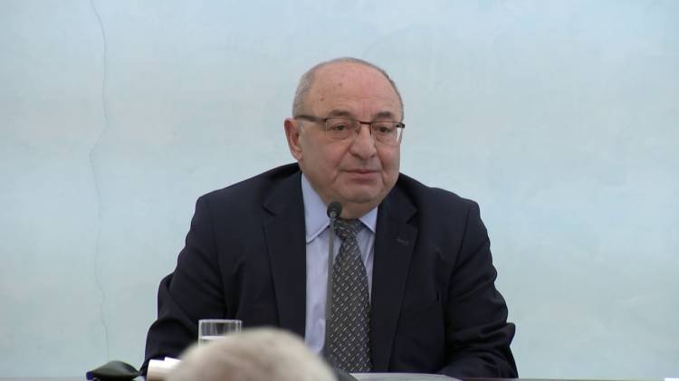 Վազգեն Մանուկյանն իրավունք չունի՞ քաղաքականությամբ զբաղվելու