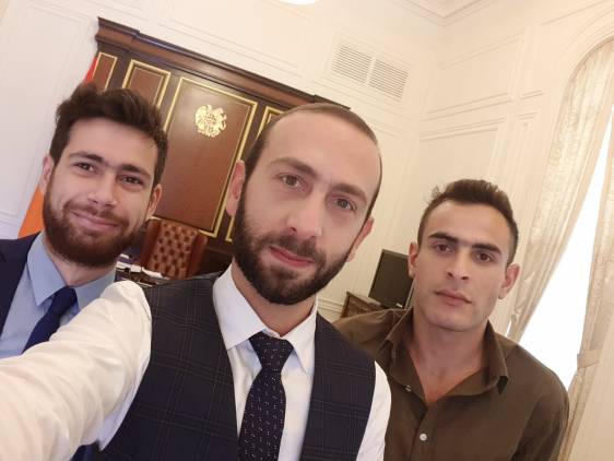 «Հանգիստ վեր ընկեք տեղներդ» ․ԲՀԿ-ական փորձագետը՝ ԱԺ նախագահի օգնականին