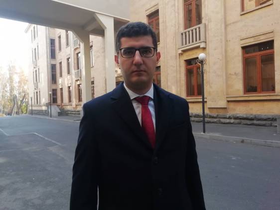 Առաջնությունը տրվում է համակուրսեցիներին