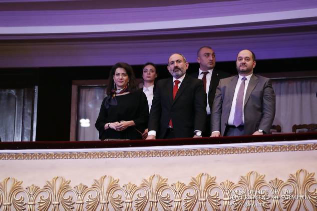 «Հրապարակ». Վարչապետի կողքին կանգնելն արդեն զորակցության նշան է. ԿԳՄՍ նախարարը խուսափում է հանդիպումից