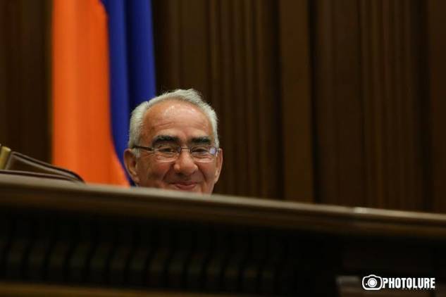 Այսօր բոլորն ընկել են հերոսների հետևից, ժամանակն է էդպիսին․ Գալուստ Սահակյան 
