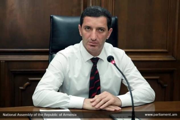 «Հրապարակ». «Էդ մարդը՝ էդ պաշտոնում, ինքն իր դեմ ակցիա է». պատգամավորը՝ ԿԳՄՍ նախարարի մասին
