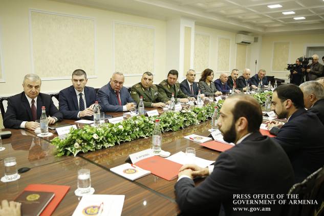 «Հրապարակ». ՀՀ եւ Արցախի դիրքորոշումները տարբերվում են. Ի՞նչ տարբերակ է առաջ մղում Նիկոլ Փաշինյանը