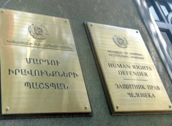 Կեսգիշերային մի ահավոր «բոլոլա»՝ ՄԻՊ գրասենյակի մոտ (Տեսանյութ) 