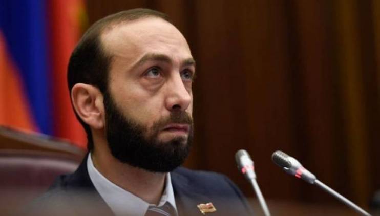 «Հրապարակ». «Եկել էր ինձ հետ լուսանկարվելու». ԱՄՆ սենատորը՝ ԱԺ նախագահի այցի մասին
