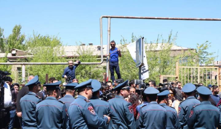«Հրապարակ». Քոչարյանի նիստին գնալն իրենց աշխատանքն է
