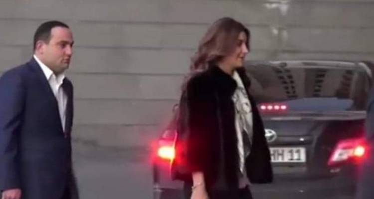 Ինչ կապ կա Էջմիածնի քաղաքապետի ու մանվելական ավագանու միջև