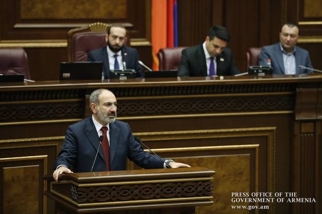 Արջը յոթ երգ գիտի, յոթն էլ՝ հեղափոխության մասին…
