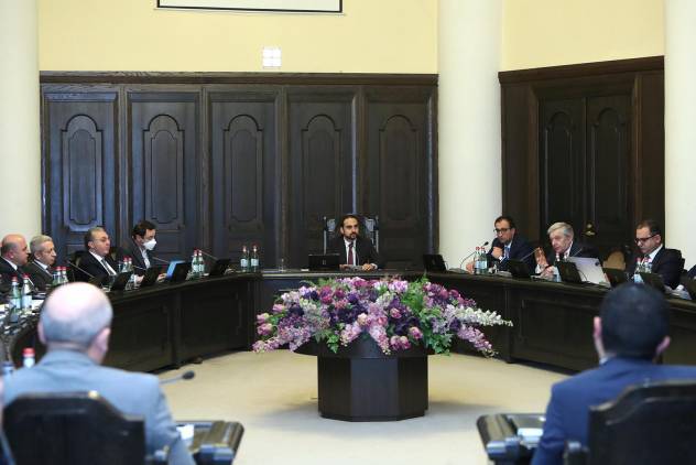 «Հրապարակ». Արտակարգ դրությունը ԶԼՄ-ների համար է, 100 հոգանոց հարսանիքներին չի վերաբերում 