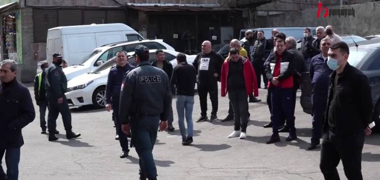 «Փեթակի» աշխատողները բողոքի ակցիա էին անում․ հրաժարվում են աշխատել (տեսանյութ) 