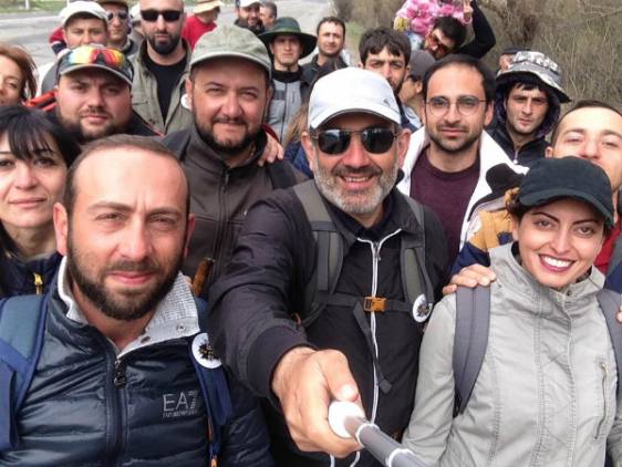 Դու գնացիր Գյումրիից սկսված բալագանի ետևից, որին միացան քյանդրբազներն ու թամաշայի սիրահարները