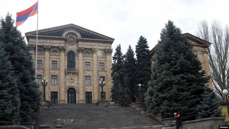 «Հրապարակ». Խորհրդականի նոր հաստիքներ, հարկատուների հաշվին նոր «շքեղություն»