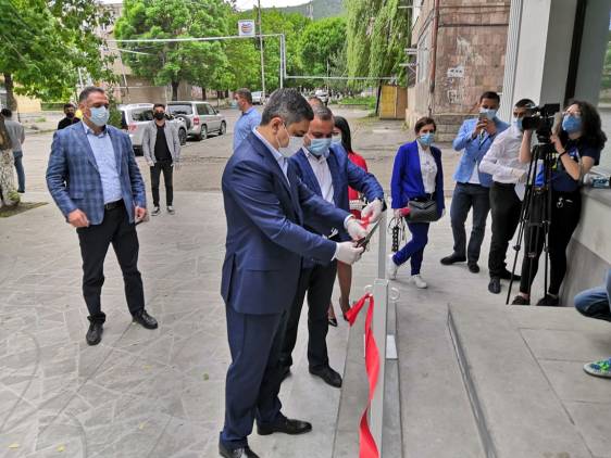  Վանաձորում բացվեց Արթուր Վանեցյանի գլխավորած կուսակցության գրասենյակը