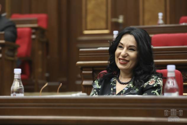 Վարչախումբը ոտուձեռ է ընկել 