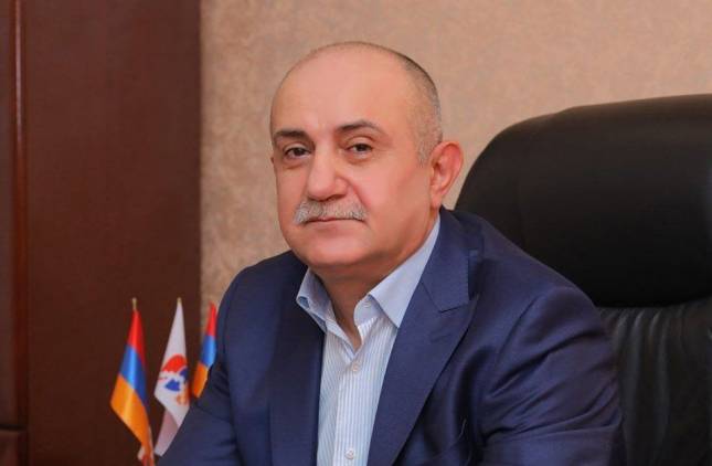 «Հրապարակ». Սամվել Բաբայանը փորձում է ուժեղացնել դիրքերը. Արայիկ Հարությունյանից պահանջում է մեծացնել ԱԱԽ աշխատակազմը