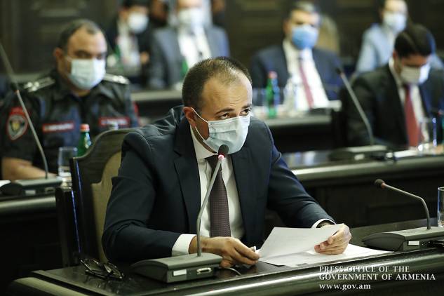 Նա պետք է հեռանա