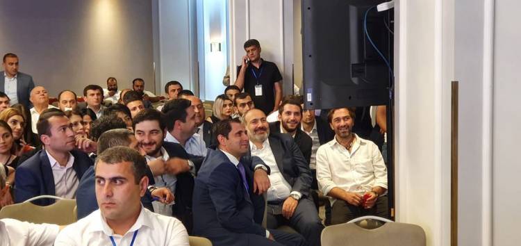 Փաշինյանն ու թիմը նոր կարգախոս են առաջ քաշել՝ «չենք վախենում սխալվելուց»