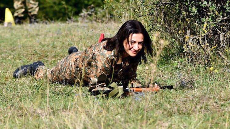 4 երեխա ունեցող Աննա Հակոբյանը մեկնելու է առաջնագիծ, 3 երեխա ունեցողներին՝ մերժում են