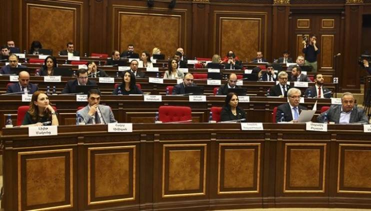 Մանդատային արտառոց զարգացումներ 
