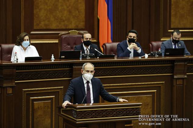 «Հրապարակ». Նիկոլ Փաշինյանը վախենում է սեփական թիմից, որ իմպիչմենթ կհայտնեն
