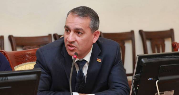 Կաթողիկոսը ժողովուրդ չէ, եւ ոչ էլ Արամ Առաջինն է ժողովուրդ