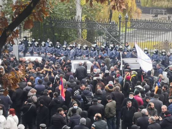 «Հրապարակ». «Ժողովրդի վարչապետը» վախեցած է շրջում իր կառավարած երկրում