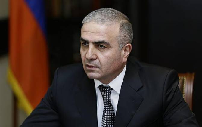 Ես հրաժարական եմ տվել առաջին հերթին որպես գեներալ, հետո՝ որպես պաշտոնյա