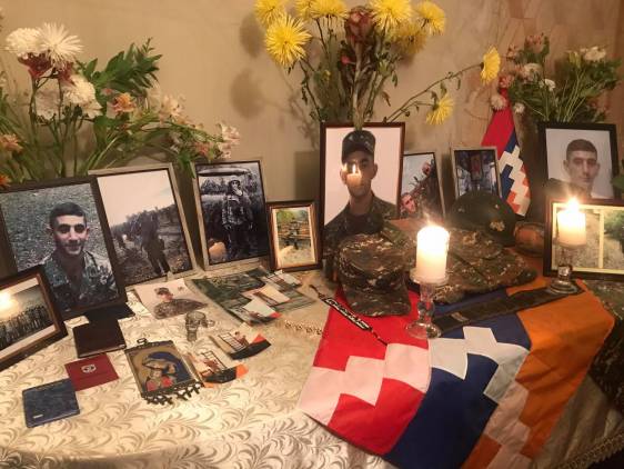 Ախր ես քեզ հիմա պիտի տա՜ք-տա՜ք գրկեի