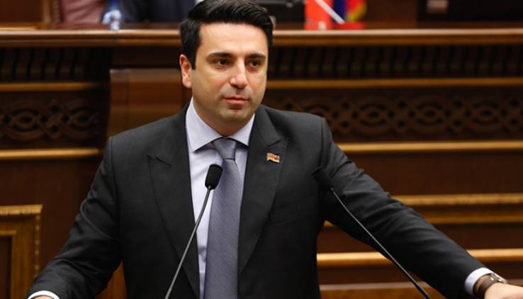Ալեն Սիմոնյանին այս պահին վիրահատում են