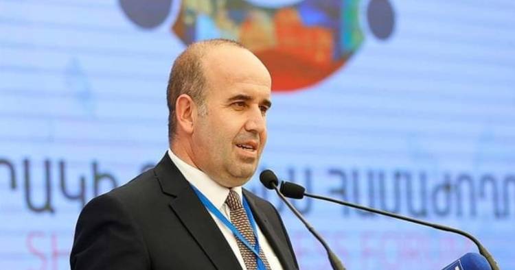 «Հրապարակ». Կի՞նն է ստիպել հրաժարական տալ