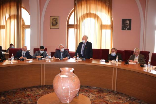 ԿԳՄՍՆ-ի եւ ԳԱԱ-ի հարաբերական ընկալումները