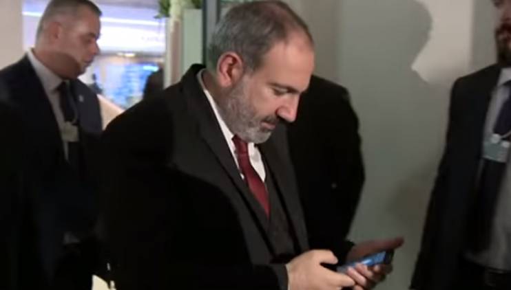 «Հրապարակ». Փաշինյանի թիմակիցները սարսափում են նրա գիշերային զանգերից ու sms-ներից
