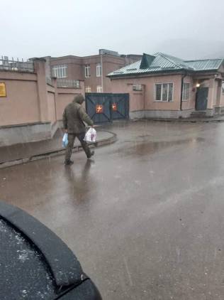 Ռուս խաղաղապահները Իջևանի շուկայում առևտուր են անում