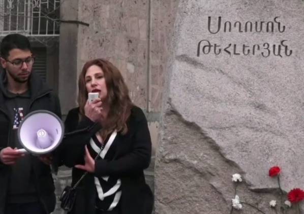 Նիկոլ, գլխիցդ քեզ խփելու են, սպասիր, հերթ են կանգնած.  Զարուհի Փոստանջյան