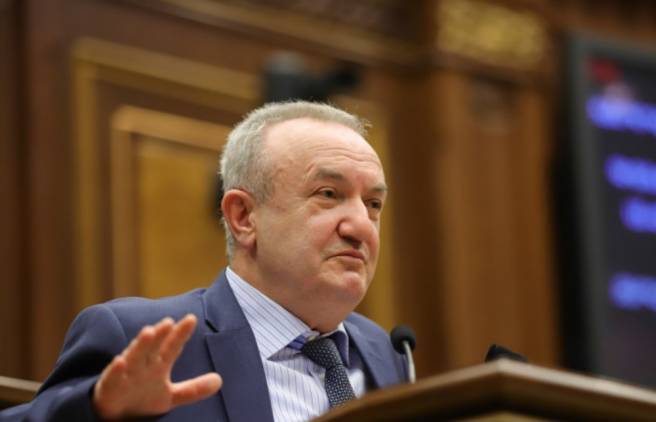 «Հրապարակ»․ Կրթական համակարգում սարսափած են՝ ղեկավարի պատշոնին հերթական անփորձ ՔՊ-ականի հայտնվելուց